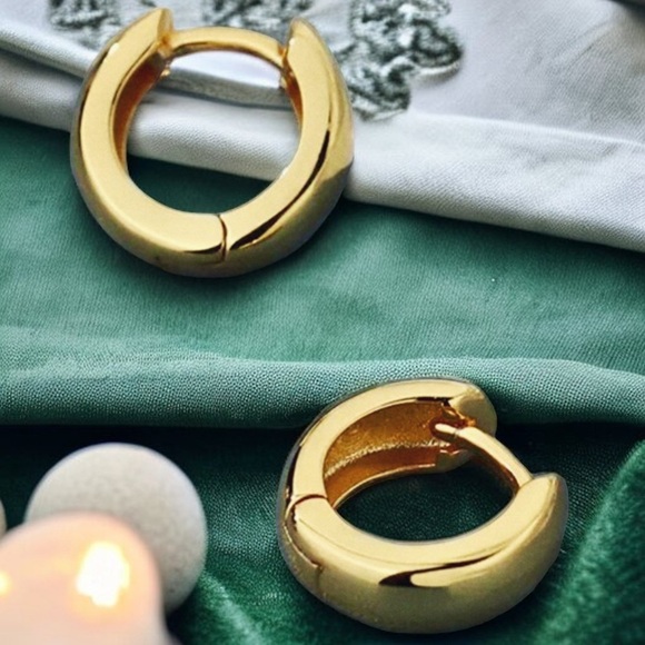 NEW Yellow Gold-Plated 925 Sterling Silver Chubby Wide 11.5mm Huggie Hoops - Picture 8 of 14